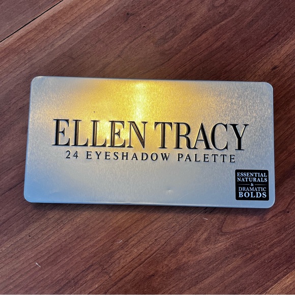 Ellen Tracy Silver Eyeshadow Palette NEW - Picture 2 of 5